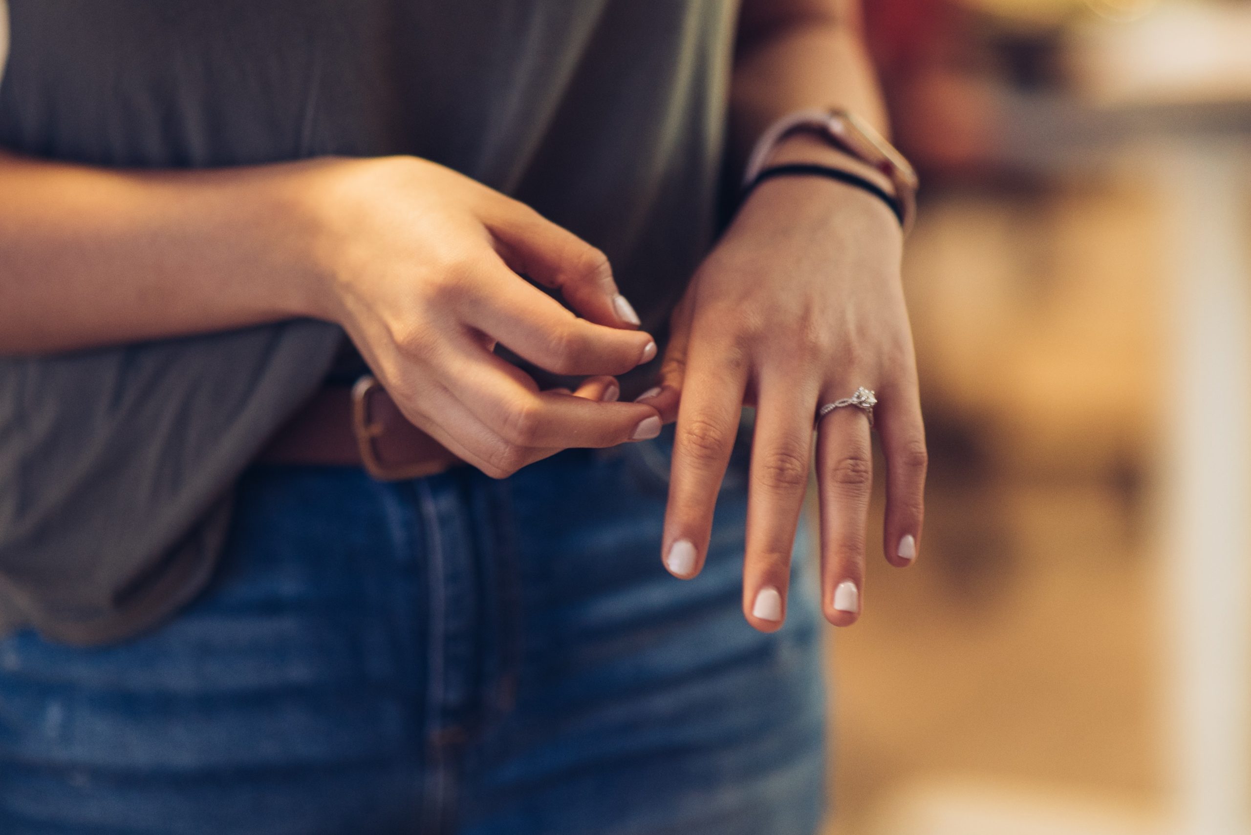 Choosing An Engagement Ring That Won’t Break The Bank
