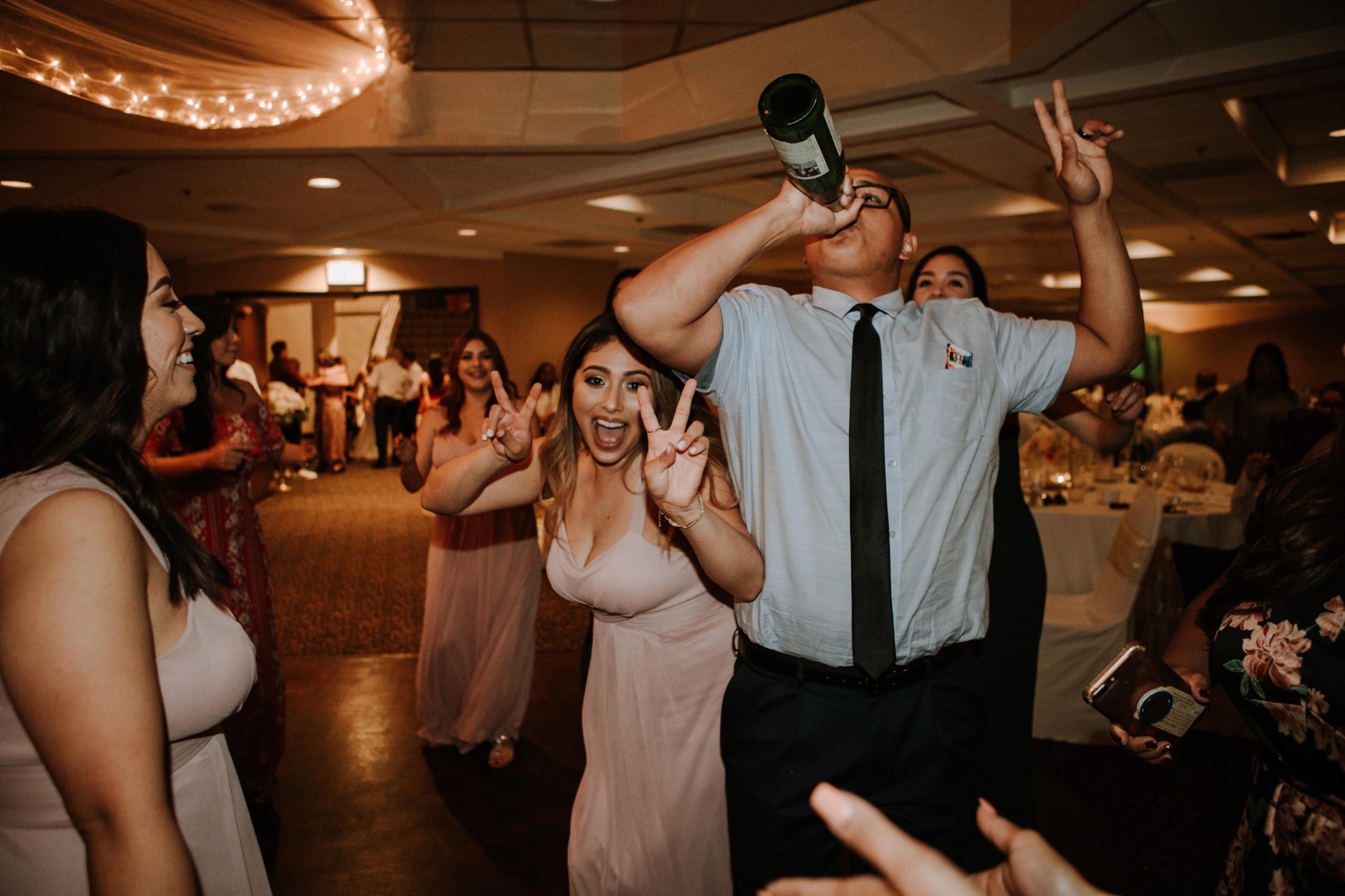 Entertaining Your Guests At A Large Wedding
